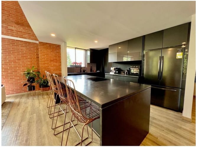 Apartamento de 2 alcobas en venta en El Poblado, Medellín, 150 m² · foto 3 de 17