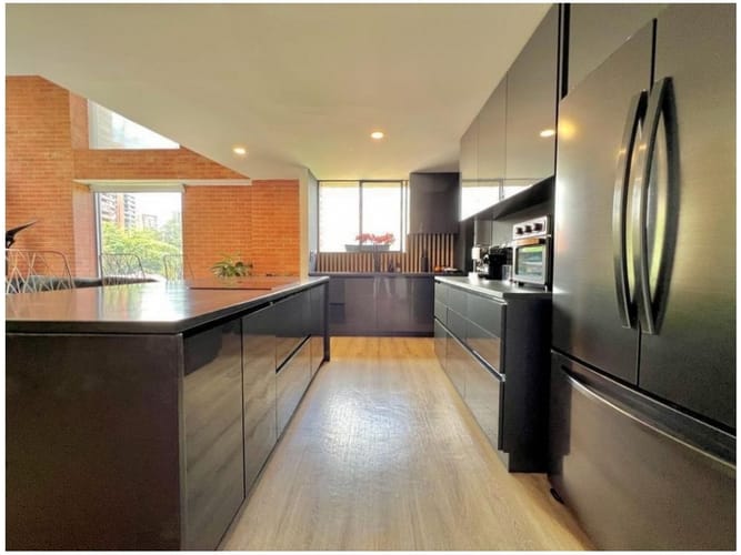Apartamento de 2 alcobas en venta en El Poblado, Medellín, 150 m² · foto 4 de 17