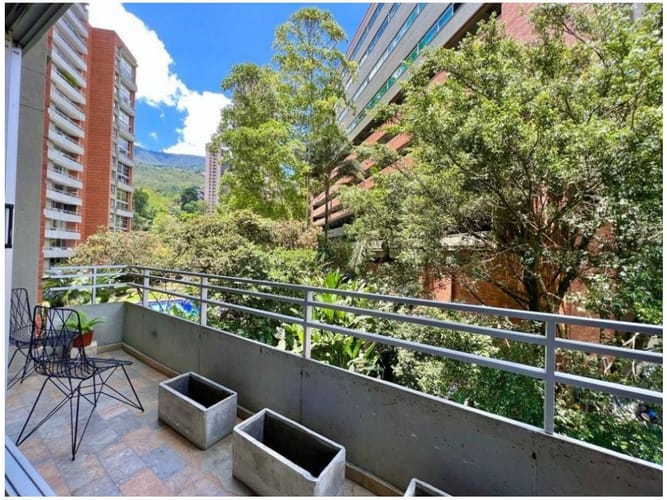 Apartamento de 2 alcobas en venta en El Poblado, Medellín, 150 m² · foto 10 de 17