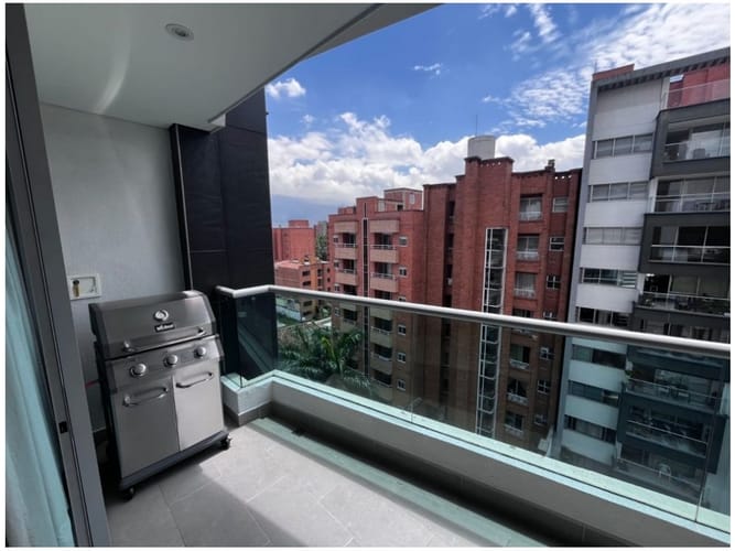 Apartamento de 3 alcobas en venta en Laureles, Medellín, 134 m² · foto 2 de 19