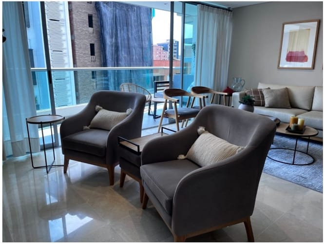 Apartamento de 3 alcobas en venta en Laureles, Medellín, 134 m² · foto 3 de 19