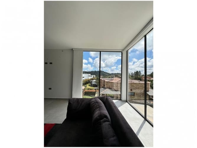 Casa de 4 alcobas en venta en Loma Del Escobero, Envigado, 220 m² · foto 2 de 24