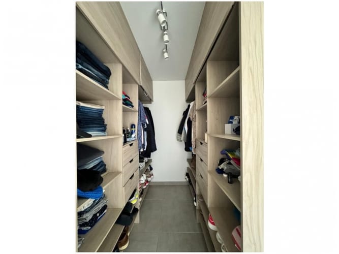 Casa de 4 alcobas en venta en Loma Del Escobero, Envigado, 220 m² · foto 16 de 24