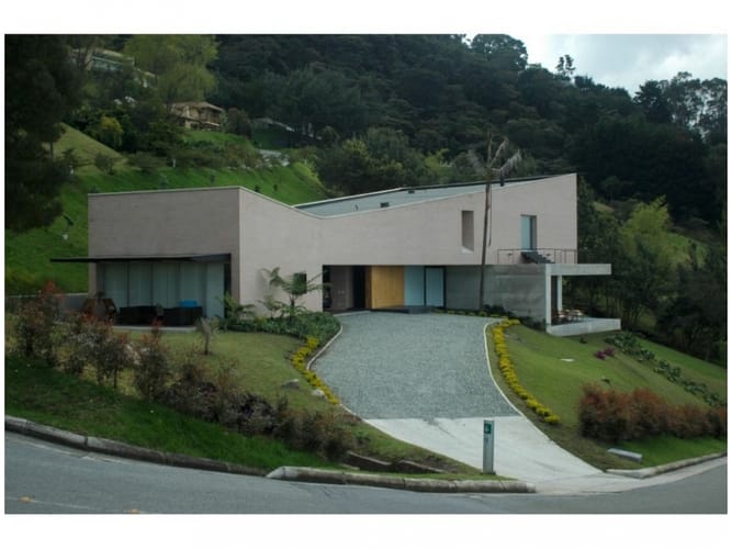 Casa de 3 alcobas en venta en El Poblado, Medellín, 530 m² · foto 3 de 24