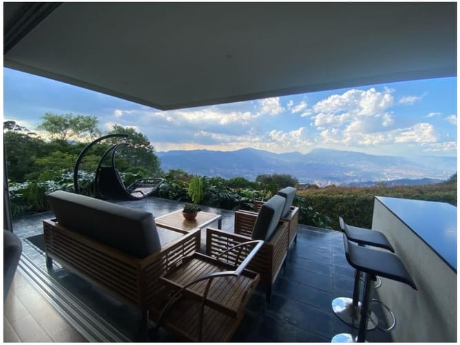 Casa de 3 alcobas en venta en El Poblado, Medellín, 530 m² · foto 4 de 24