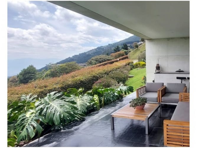 Casa de 3 alcobas en venta en El Poblado, Medellín, 530 m² · foto 8 de 24