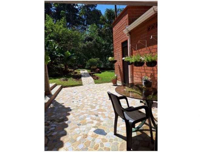 Casa de 3 alcobas en venta en Altos Del Poblado, Medellín, 355 m² · foto 3 de 10