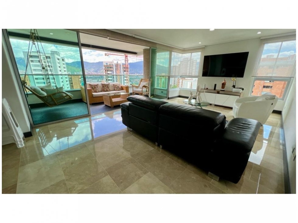 Apartamento en venta en El Poblado, Medellín · foto 2 de 12