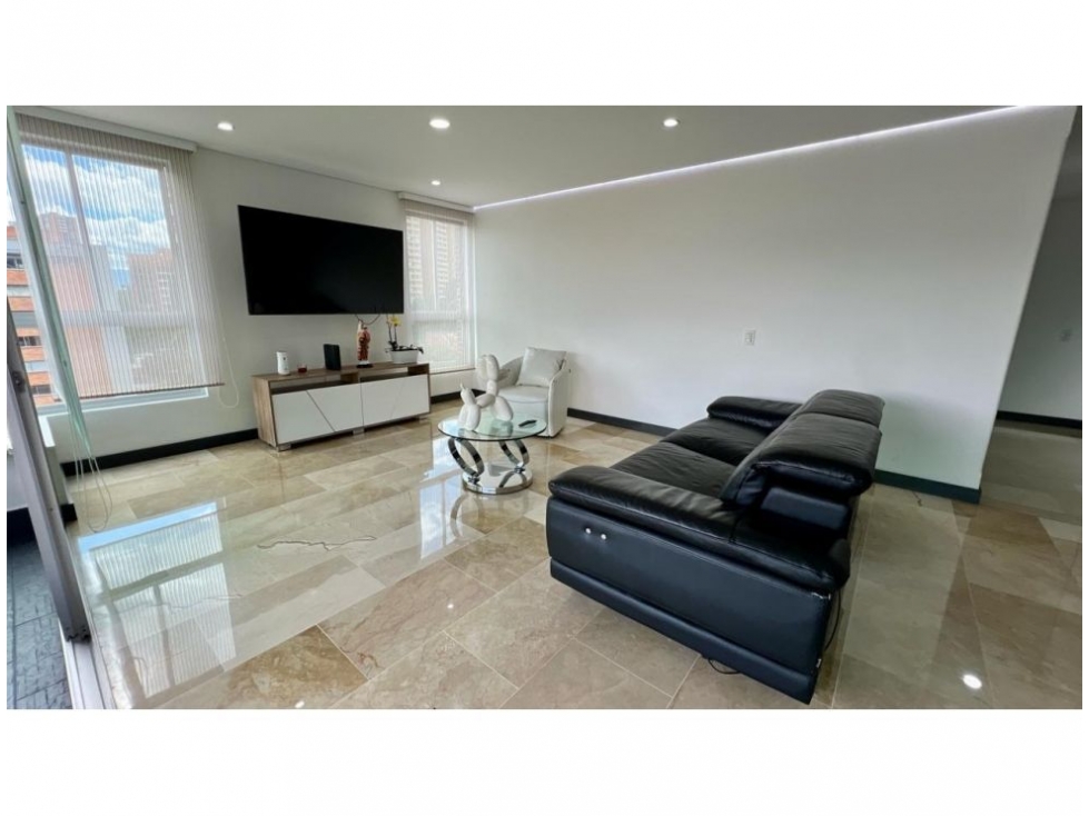 Apartamento en venta en El Poblado, Medellín · foto 3 de 12