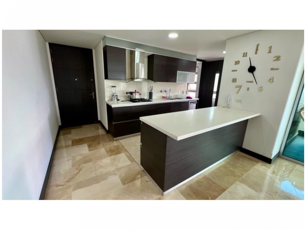 Apartamento en venta en El Poblado, Medellín · foto 4 de 12
