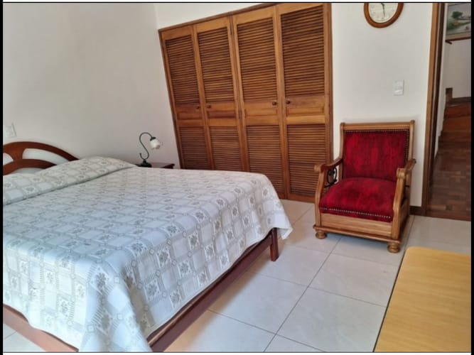 Casa de 3 alcobas en venta en Altos Del Poblado, Medellín, 355 m² · foto 8 de 10