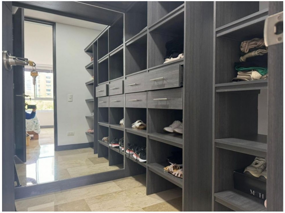 Apartamento en venta en El Poblado, Medellín · foto 11 de 12