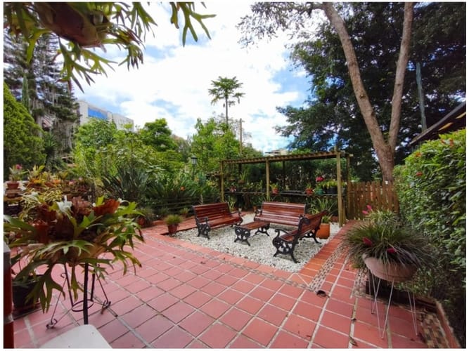 Casa de 4 alcobas en venta en Las Lomas, Medellín, 294 m² · foto 2 de 24