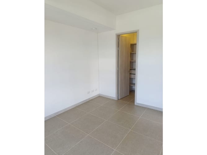 Apartamento de 3 alcobas en venta en El Poblado, Medellín, 81 m² · foto 2 de 9
