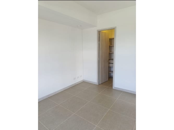 Apartamento de 3 alcobas en venta en El Poblado, Medellín, 81 m² · foto 8 de 9