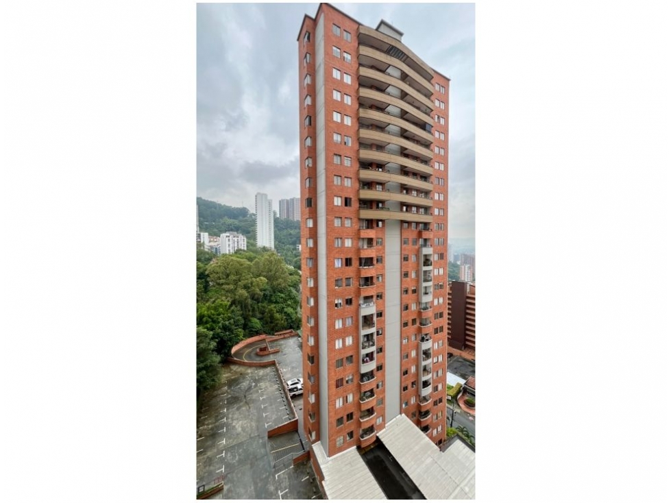 Apartamento en venta en El Poblado, Medellín · foto 2 de 16