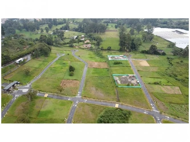 Lote en venta en El Tambo, La Ceja, 1421 m² · foto 2 de 9