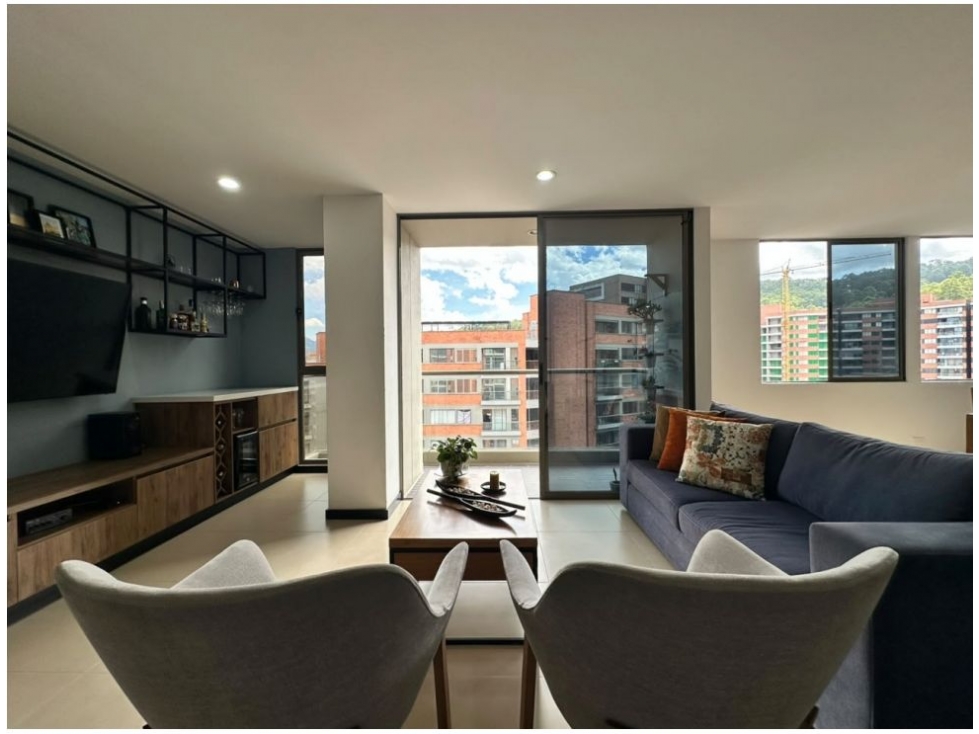 Apartamento en venta en El Poblado, Medellín · foto 2 de 24
