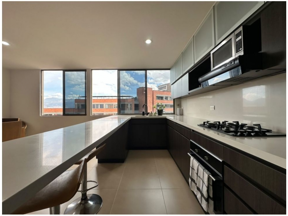 Apartamento en venta en El Poblado, Medellín · foto 12 de 24
