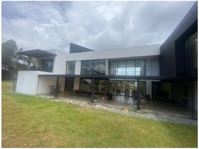 Casa de 7 alcobas en venta en Las Palmas, Envigado, 500 m² · foto 2 de 24