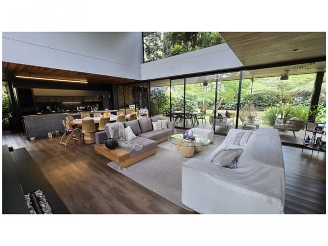 Casa de 4 alcobas en venta en Llano Grande, Rionegro, 1643 m² · foto 2 de 24