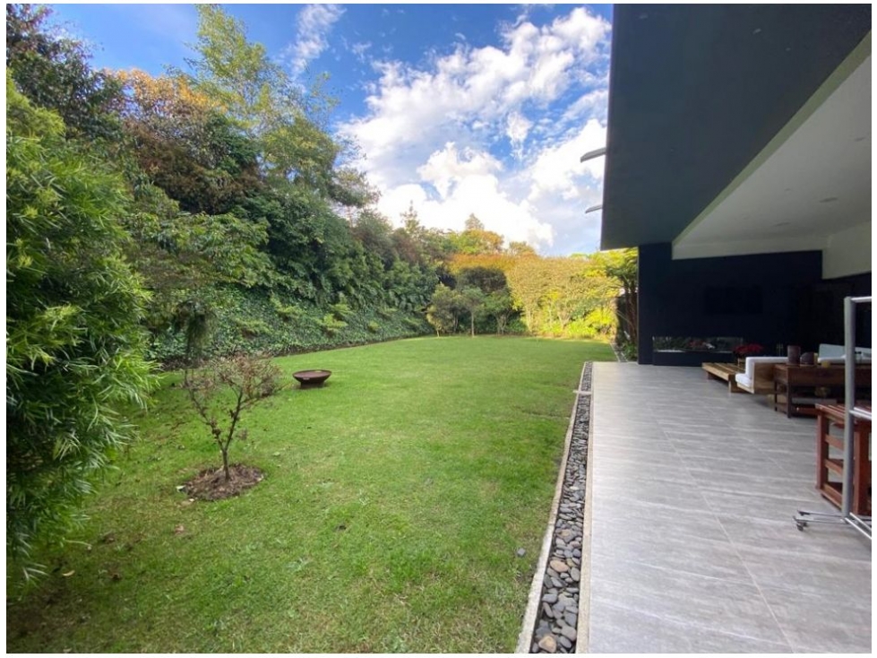Casa en venta en Loma Del Chocho, Envigado · foto 3 de 24