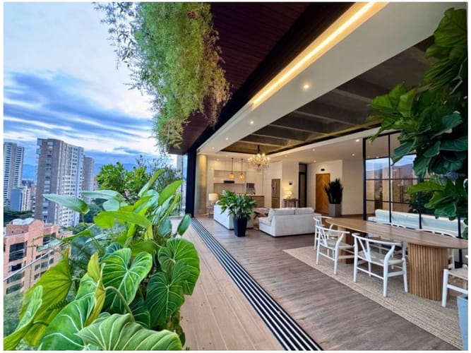 Apartamento de 3 alcobas en venta en El Poblado, Medellín, 242 m² · foto 1 de 24