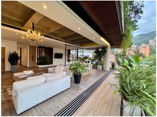 Apartamento de 3 alcobas en venta en El Poblado, Medellín, 242 m² · foto 2 de 24