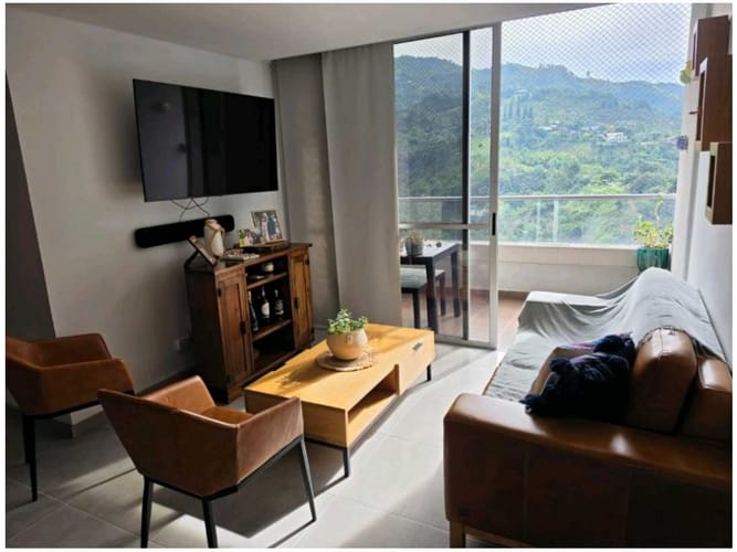 Apartamento de 3 alcobas en venta en Camino Verde, Medellín, 80 m² · foto 2 de 16
