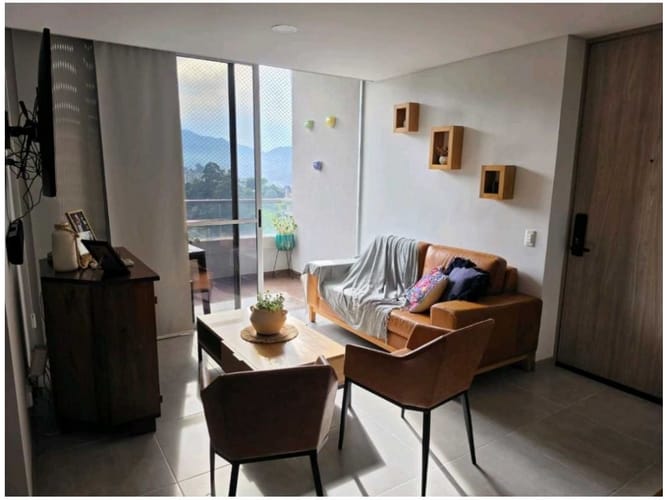 Apartamento de 3 alcobas en venta en Camino Verde, Medellín, 80 m² · foto 3 de 16