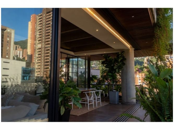 Apartamento de 3 alcobas en venta en El Poblado, Medellín, 242 m² · foto 11 de 24