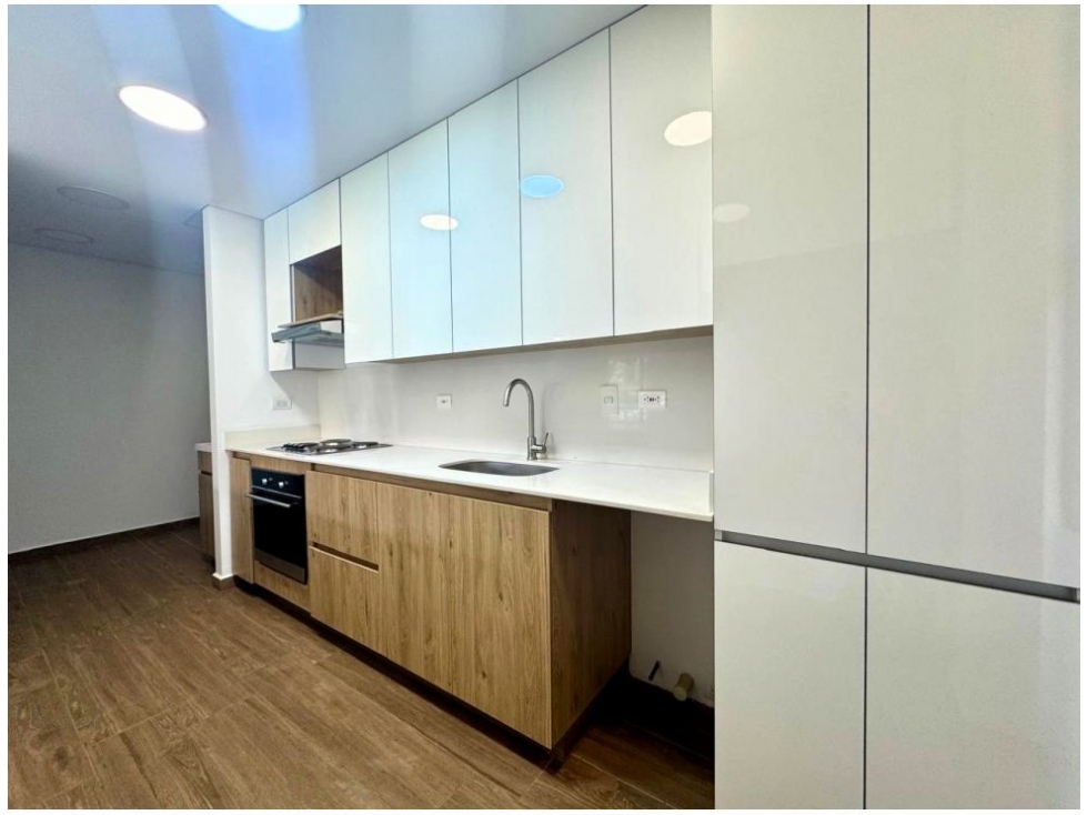 Apartamento en venta en Loma Del Escobero, Envigado · foto 9 de 24