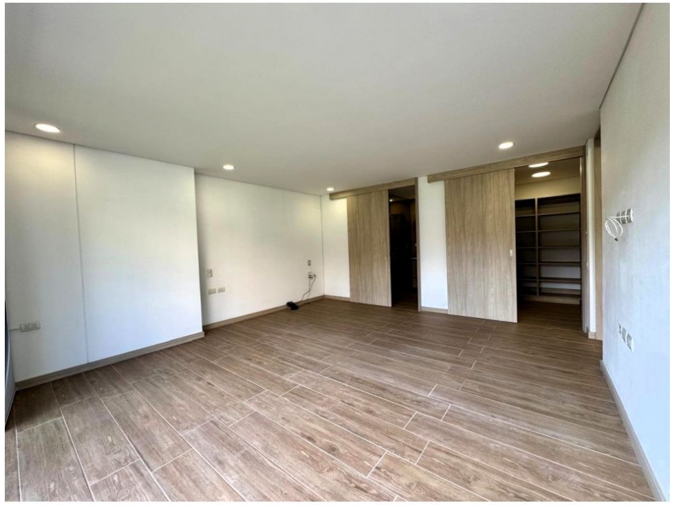 Apartamento en venta en Loma Del Escobero, Envigado · foto 14 de 24
