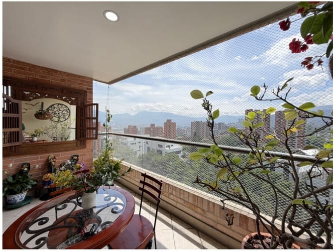 Apartamento de 3 alcobas en venta en El Poblado, Medellín, 136 m² · foto 2 de 11