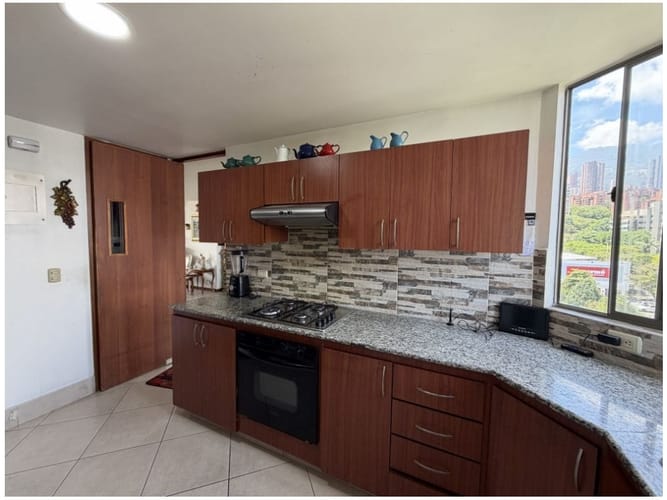 Apartamento de 3 alcobas en venta en El Poblado, Medellín, 136 m² · foto 6 de 11