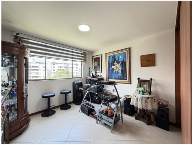Apartamento de 3 alcobas en venta en El Poblado, Medellín, 136 m² · foto 10 de 11