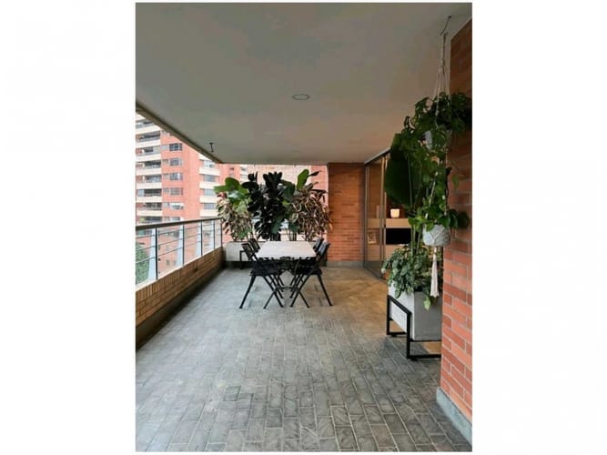 Apartamento de 4 alcobas en venta en El Poblado, Medellín, 243 m² · foto 2 de 24