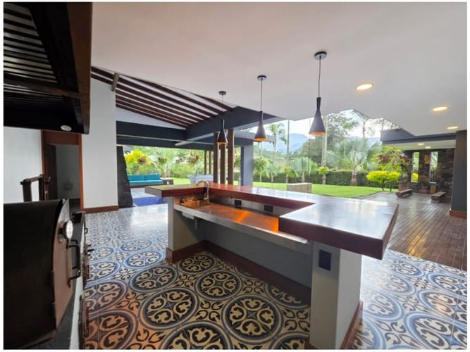 Casa de 4 alcobas en venta en Loma Del Escobero, Envigado, 600 m² · foto 2 de 24