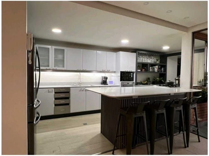 Apartamento de 4 alcobas en venta en El Poblado, Medellín, 243 m² · foto 12 de 24