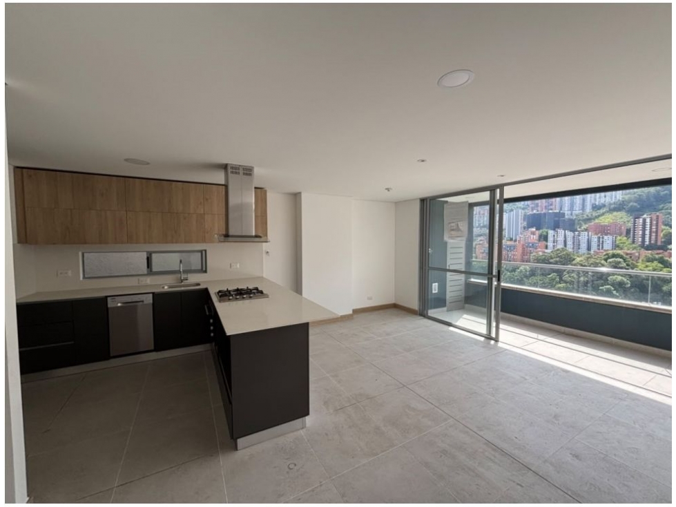 Apartamento en venta en El Poblado, Medellín · foto 2 de 24