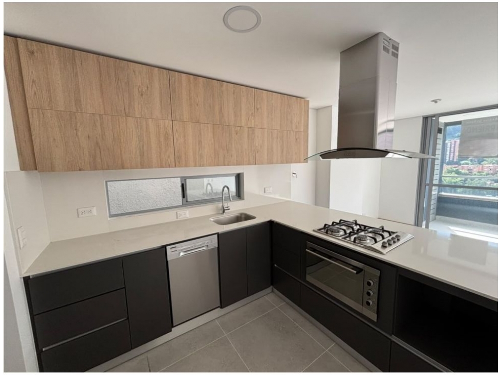 Apartamento en venta en El Poblado, Medellín · foto 9 de 24
