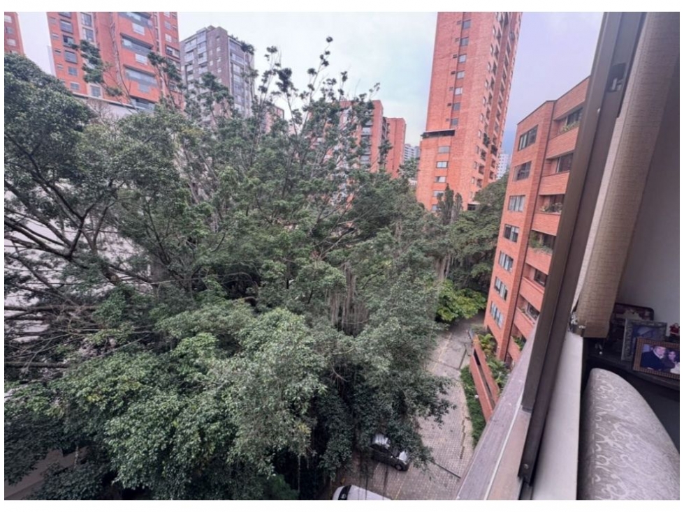 Apartamento en venta en El Poblado, Medellín · foto 2 de 21