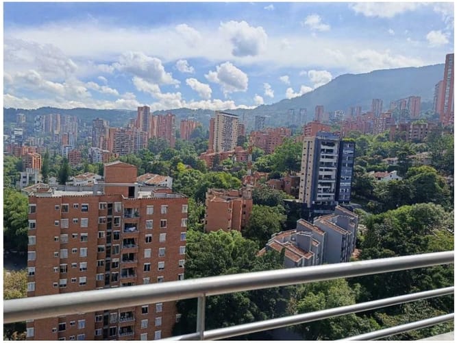 Apartamento de 3 alcobas en venta en El Poblado, Medellín, 76 m² · foto 1 de 16