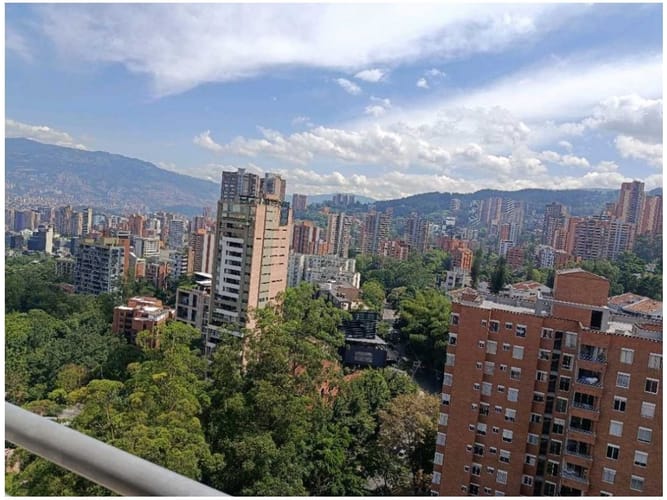 Apartamento de 3 alcobas en venta en El Poblado, Medellín, 76 m² · foto 2 de 16