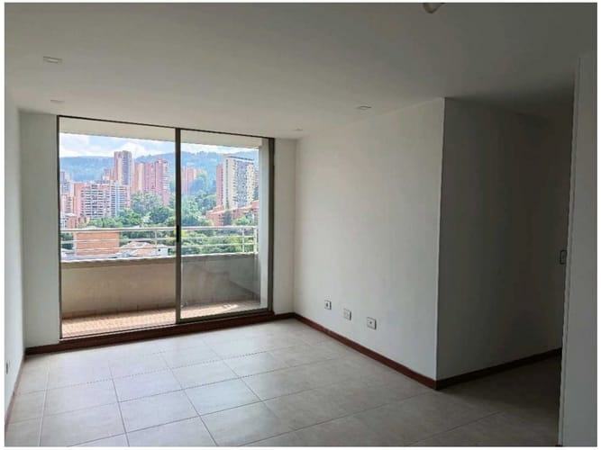 Apartamento de 3 alcobas en venta en El Poblado, Medellín, 76 m² · foto 4 de 16