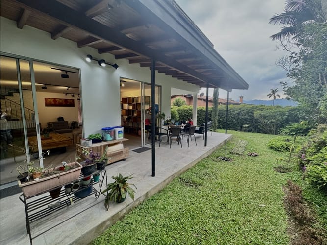 Casa de 4 alcobas en venta en El Poblado, Medellín, 213 m² · foto 4 de 5