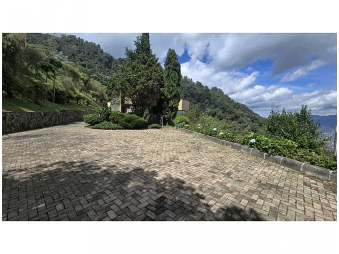 Casa de 3 alcobas en venta en Vía Las Palmas, Envigado, 540 m² · foto 2 de 24