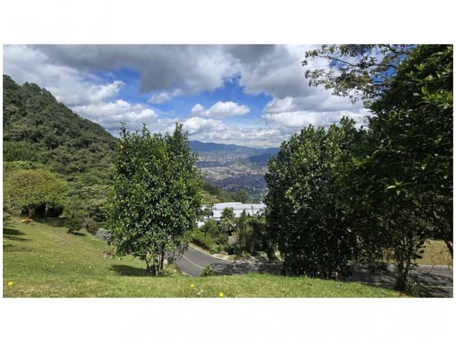 Casa de 3 alcobas en venta en Vía Las Palmas, Envigado, 540 m² · foto 3 de 24