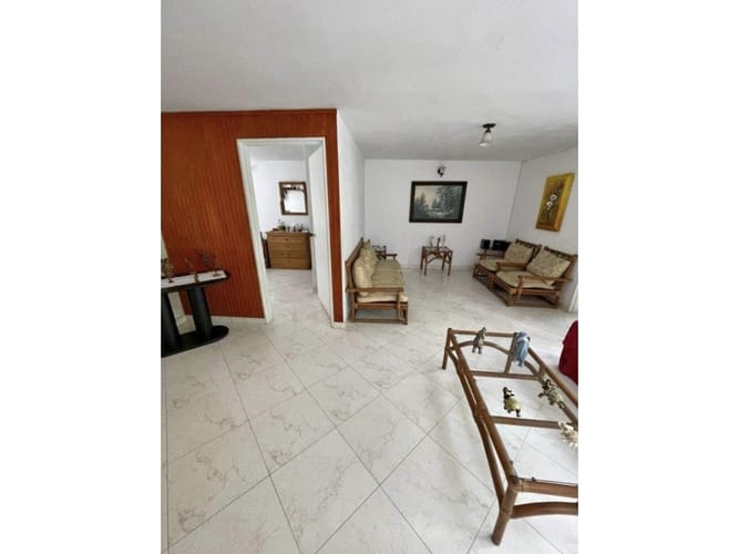 Casa de 5 alcobas en venta en Simon Bolivar, Medellín, 174 m² · foto 2 de 10