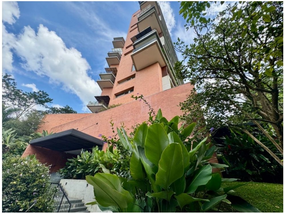 Apartamento en venta en El Poblado, Medellín · foto 2 de 14
